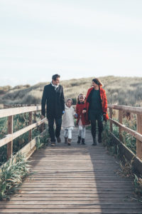 family photography tips Aberdeen. Family session in the beach